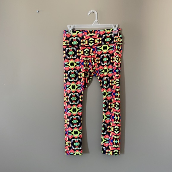 BLUENOTES capris multicolour activewear legging ⭐️ gently used ⭐️ - Picture 5 of 8